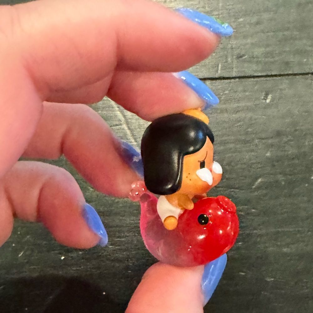 POP MART POP BEAN Crybaby Lucky Charm Series figure - Picture 6 of 6